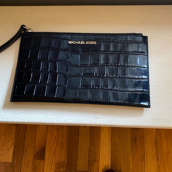 Michael Kors wristlet - used slightly - Picture 1 of 1